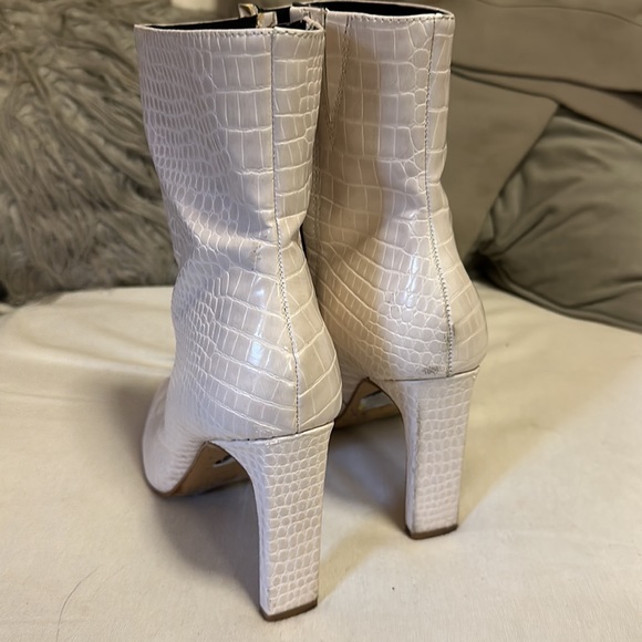 New York & Co.  beige booties - size 7 - Picture 4 of 4